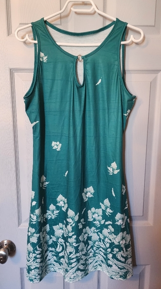 Summer dress - Picture 1 of 3